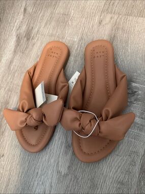 Neutral sandals